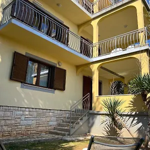 Apartment Adriana & Peppino, Pjescana Uvala